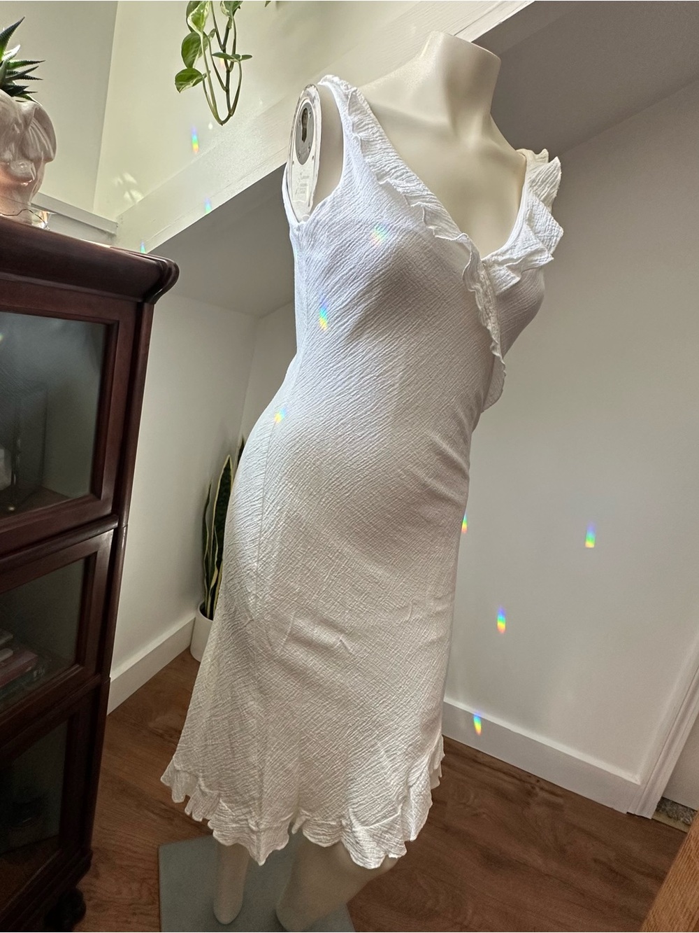 Ultra Dress New York White Ruffled Lightweight Dress with liner
